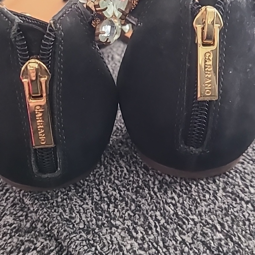 EUC Carrano Black Suede Clear Crystal Straps Gold Zipper Thong Sandals Sz 6 - Picture 5 of 7